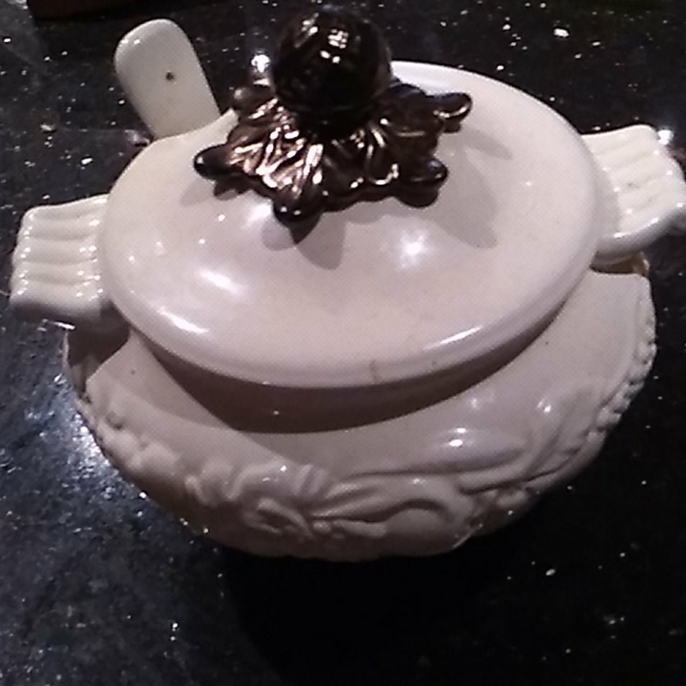 Antique cream colored gravy bowl